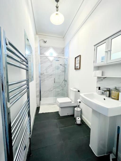 Flat 4 Marine Parade House, 1 East Cliff- Next To Dover Port, White Cliffs, Beach, Castle Екстериор снимка