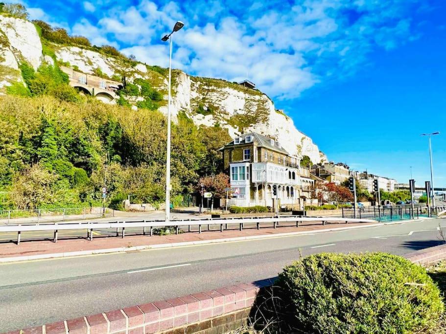 Flat 4 Marine Parade House, 1 East Cliff- Next To Dover Port, White Cliffs, Beach, Castle Екстериор снимка