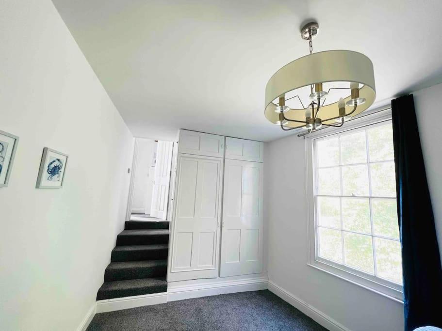 Flat 4 Marine Parade House, 1 East Cliff- Next To Dover Port, White Cliffs, Beach, Castle Екстериор снимка